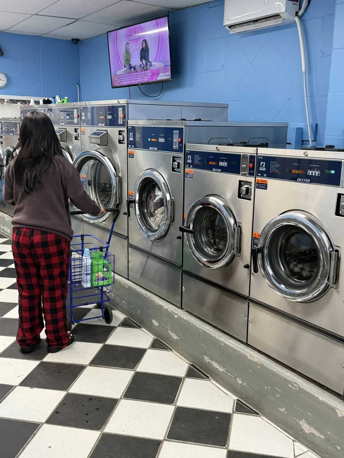 Customer using washers